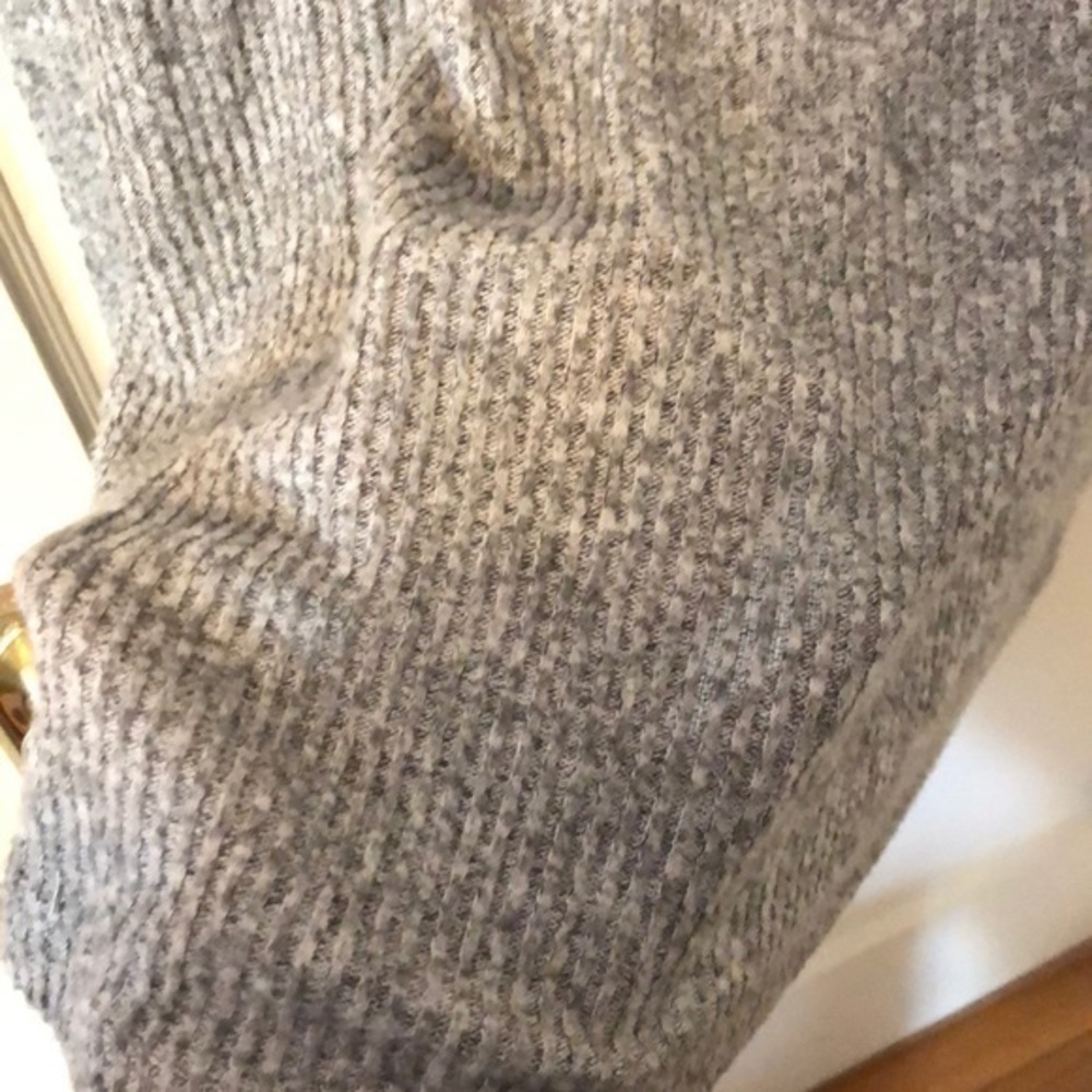 Old Navy Ribbed Sweater - Picture 4 of 4